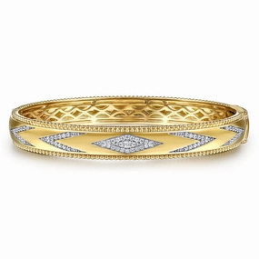 14K Yellow Gold Bujukan Diamond Chevron Pattern Bangle Bracelet High Class Lustrous Design