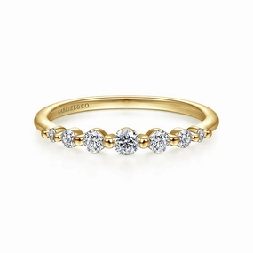 Classic Appeal Exquisite Look 14K Yellow Gold Graduating Single Prong Diamond Band Ring