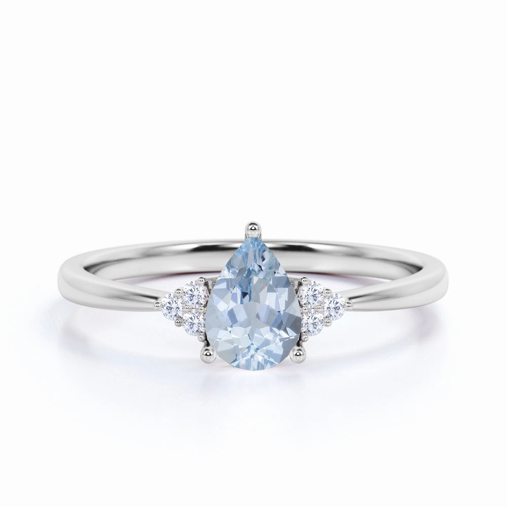 Chic piece 1.10 ct Pear Shaped Aquamarine Solitare Engagement Ring