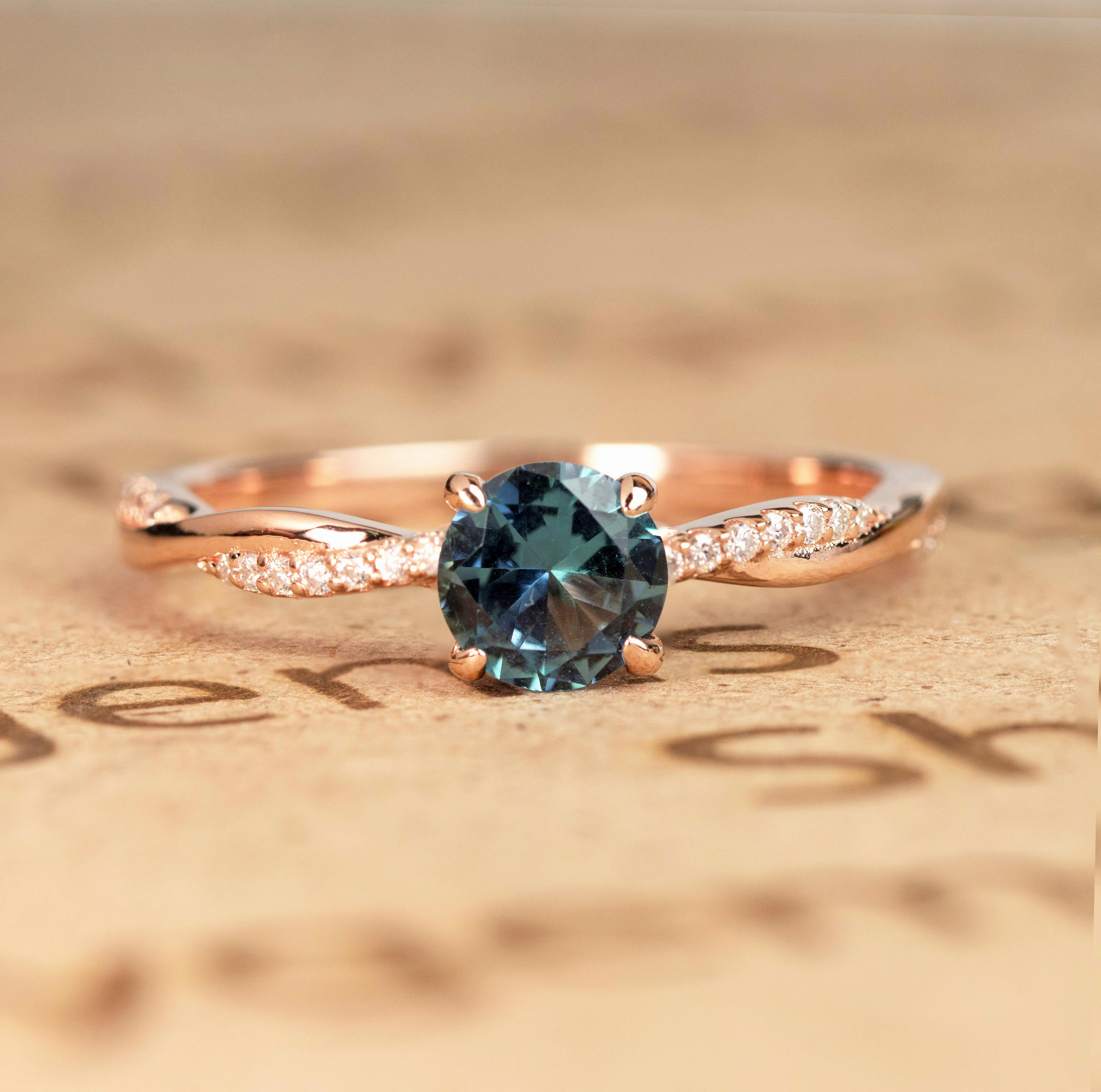 1.25 Ct Round Lab Alexandrite Twisted Engagement Ring Lightweight Article