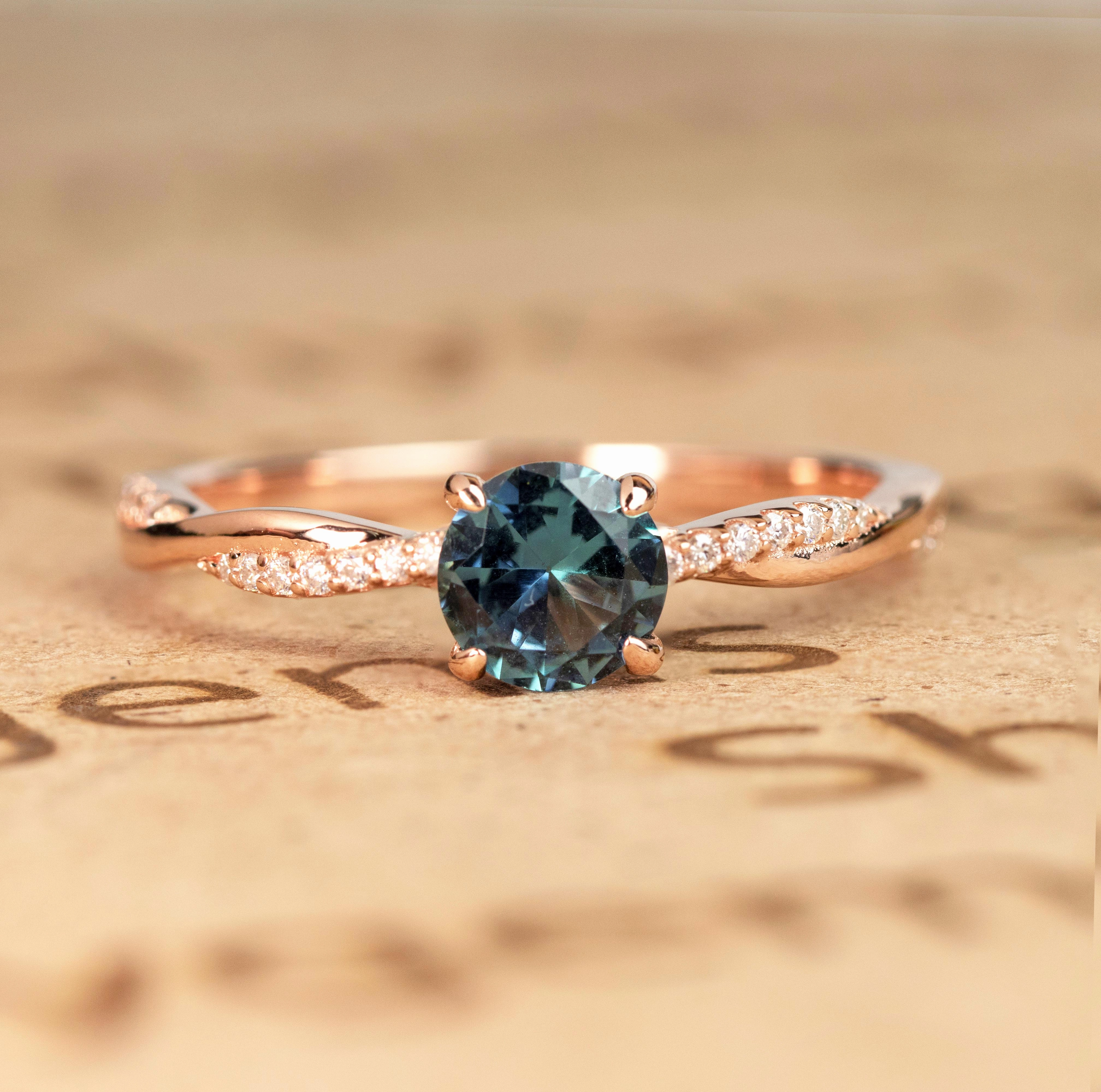 Everyday Charm Comfortable Art 1.25 Ct Round Lab Alexandrite Twisted Engagement Ring