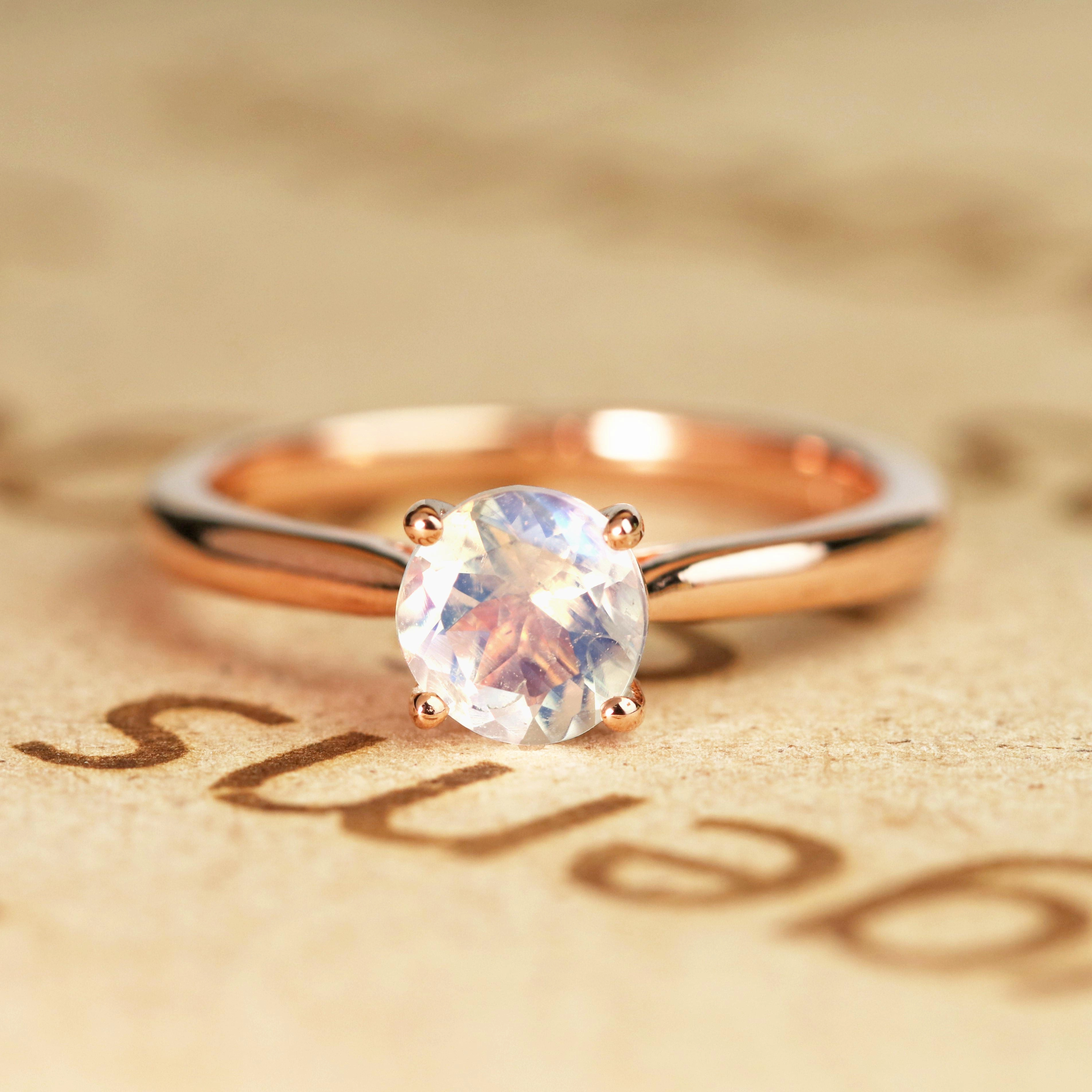 Eye Catching Luxury Simplicity 1 ct Round Moonstone Antique Engagement Ring