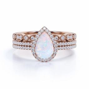 Meaningful Appearance Art Deco Vintage 1.50 Carat Pear Shape Ethiopian Opal and Diamond Halo Trio Bridal Set in Rose Gold